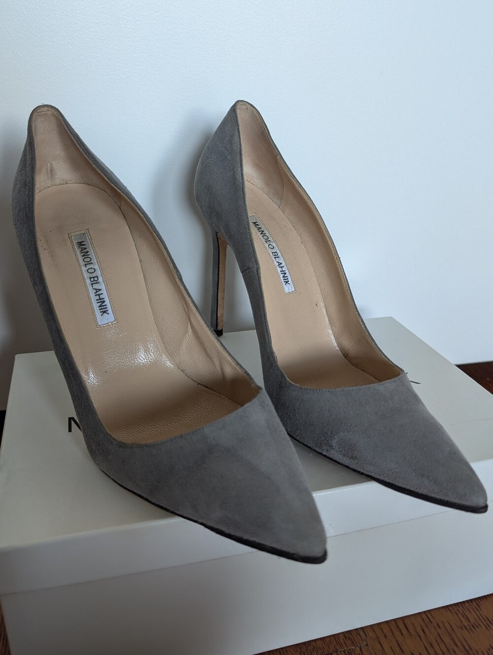 Manolo Blahnik Gray Suede Pointed-Toe Stiletto Pumps 39 1/2 9.5